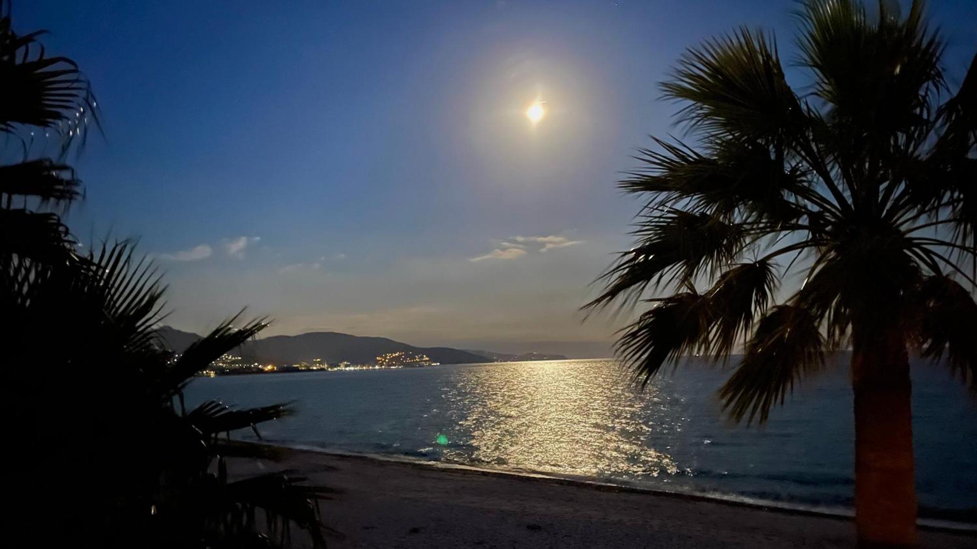 Villa By The Beach sulla Spiaggia Sant'Andrea  Esterno foto