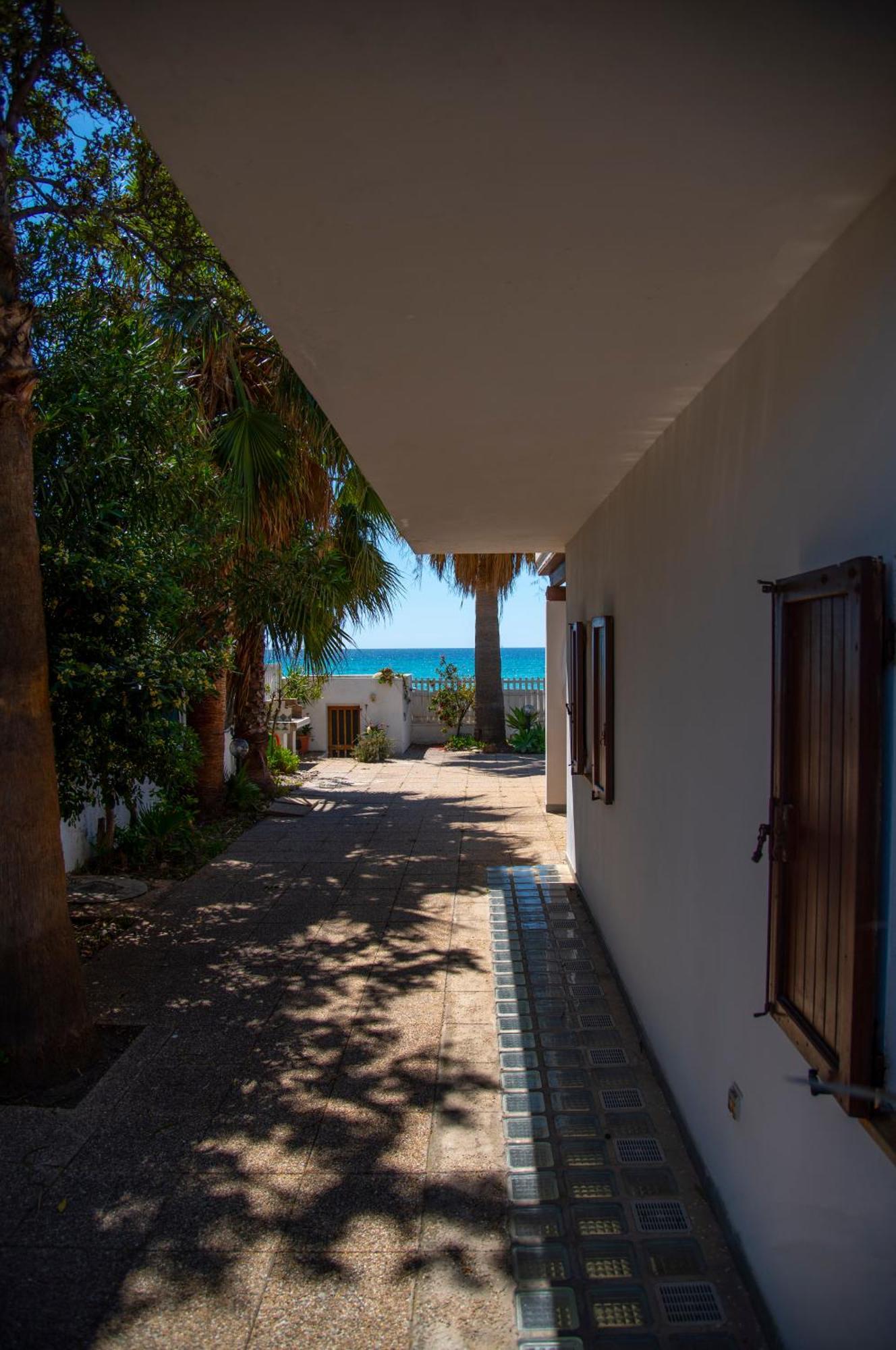 Villa By The Beach sulla Spiaggia Sant'Andrea  Esterno foto