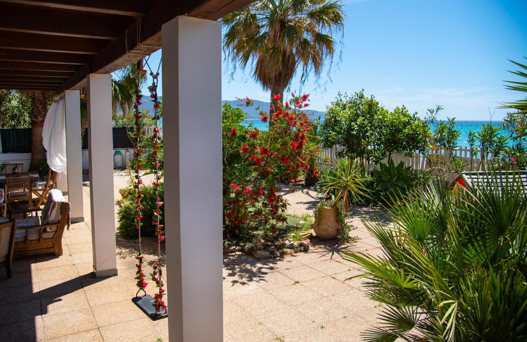 Villa By The Beach sulla Spiaggia Sant'Andrea  Esterno foto