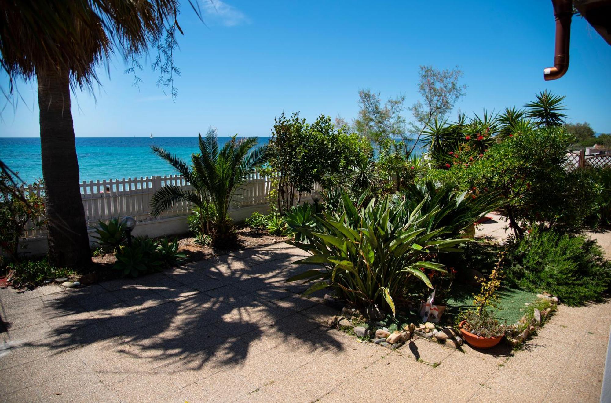 Villa By The Beach sulla Spiaggia Sant'Andrea  Esterno foto